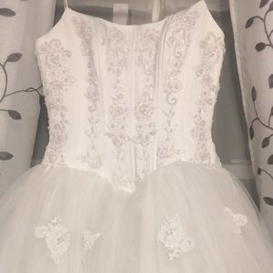 Brand new wedding dress no imperfections size 4